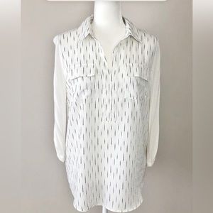 2/25$***Kensie Off White and Black Shirt